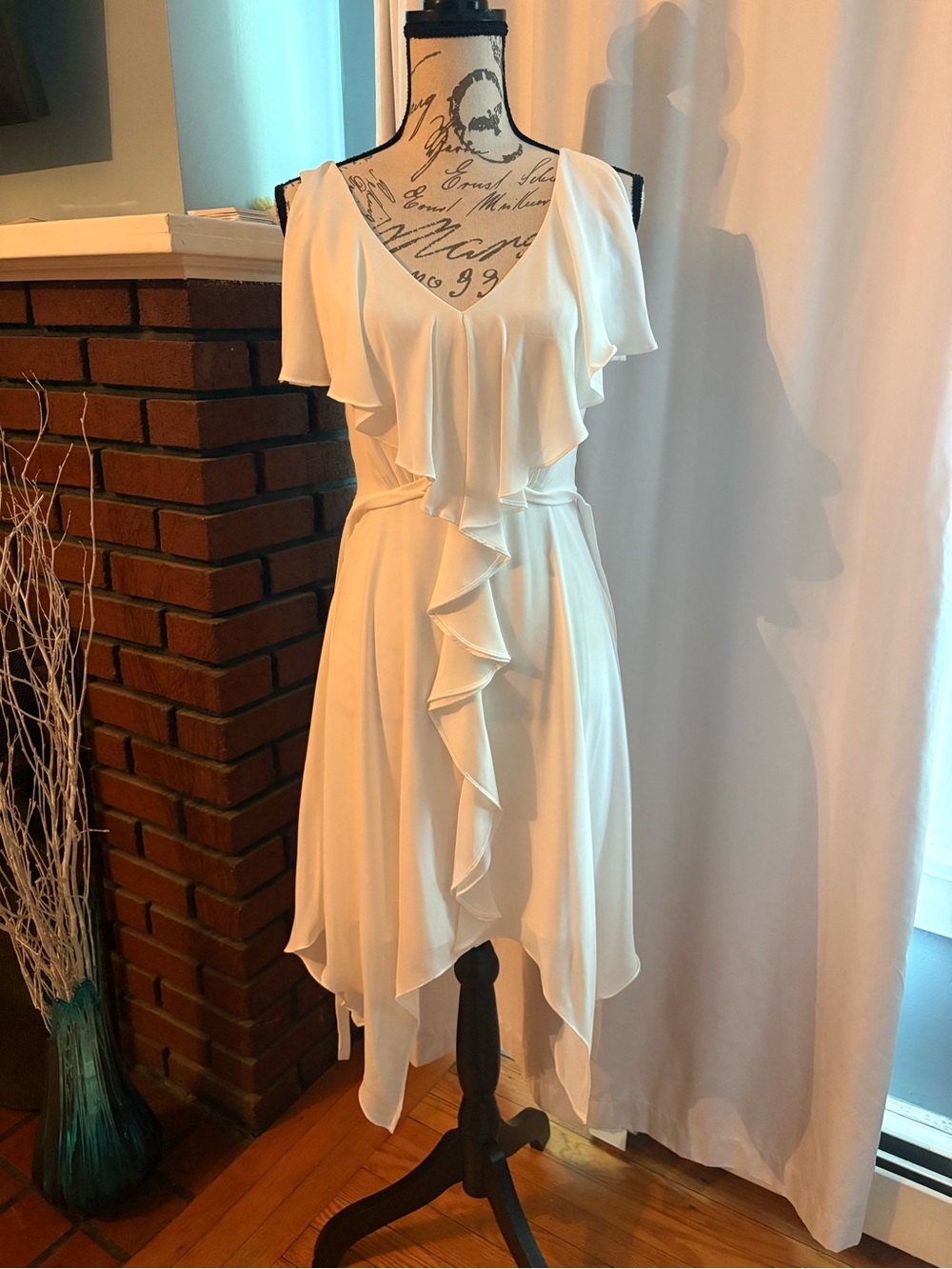 NWOT BCBG White Ruffled V-Neck Midi Jessica Dress sz 4